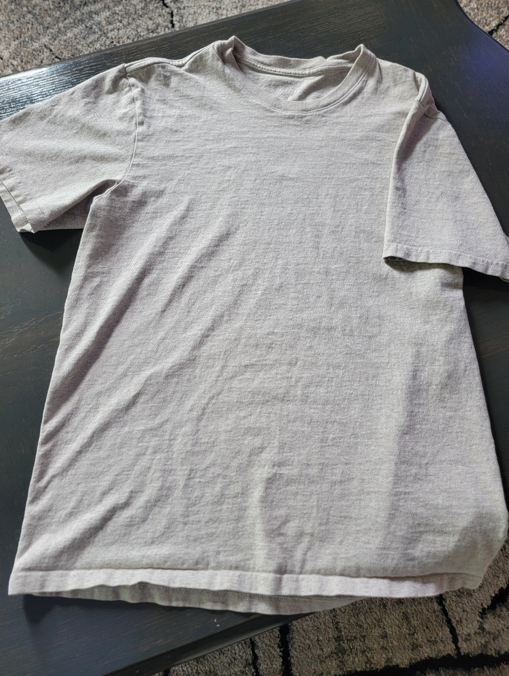 Everlane Men's Short Sleeve Crew Tee in Light Gray ,biege Color. Organic Cotton